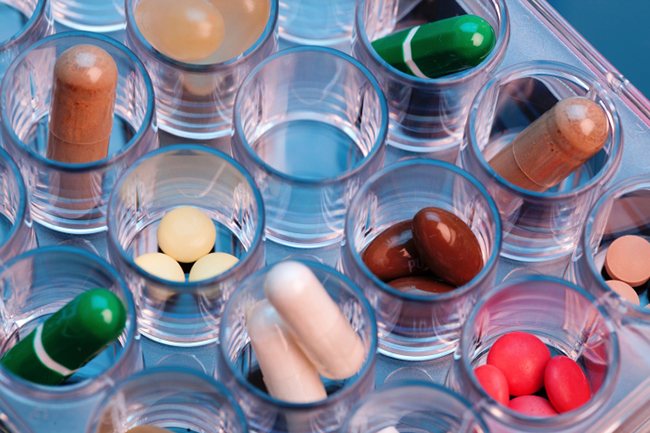 Витамины и минералы из аптеки для красоты прически